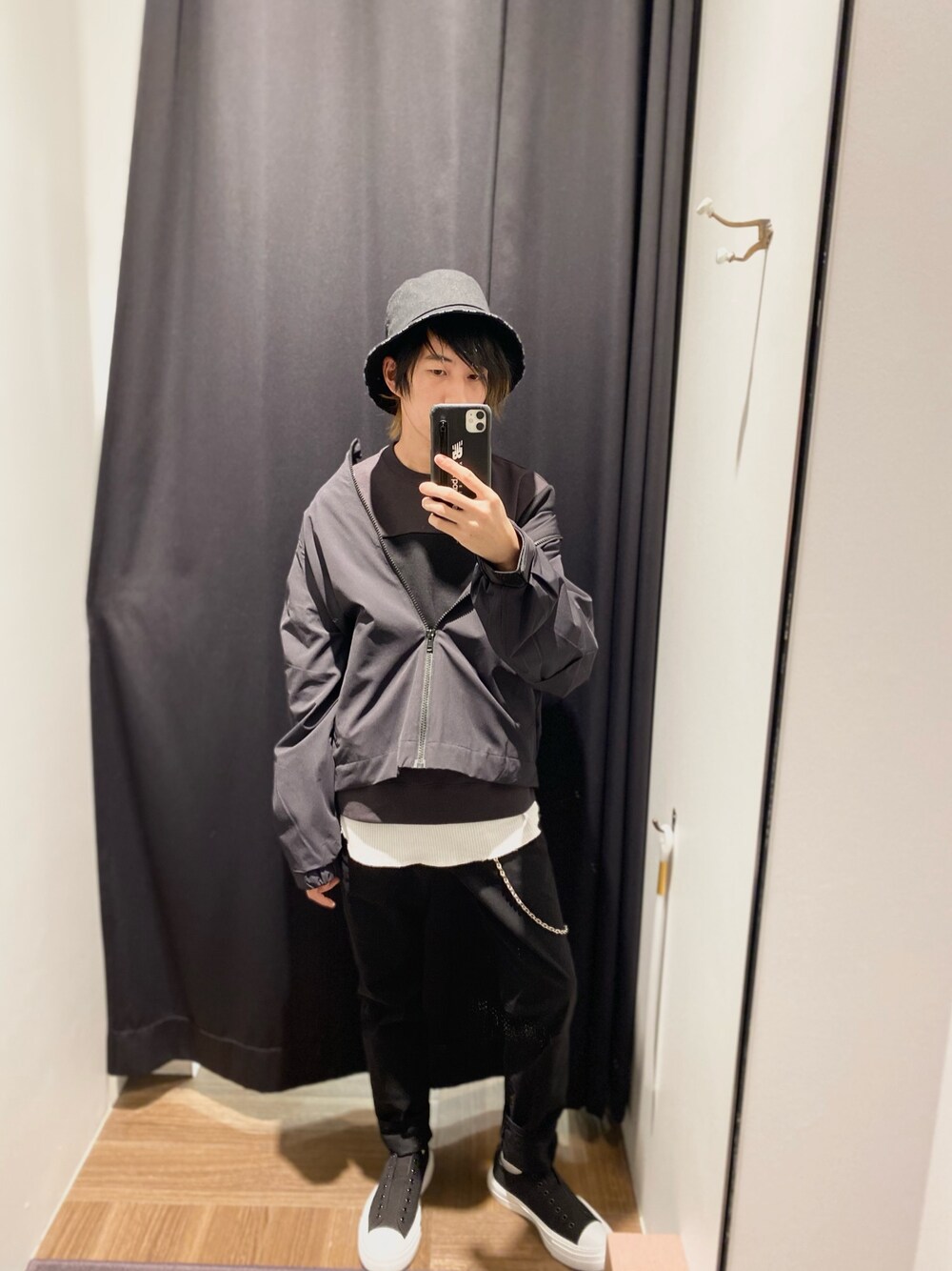 「オーバーサイズ、シンプル、ブラック、黒、おしゃれさんと繋がりたい、ブラックコーデ」｜「THE SHOP TK のアイテム（ジャケット/アウター、ブラック系）」を使った、hu_tosiさん（メンズ・168cm）の冬コーディネートの1枚目の写真
