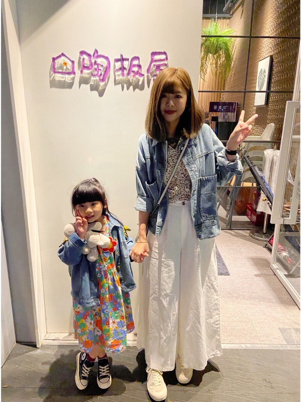 「VANSのアイテム（シューズ、ホワイト系）」を使った、戴安さん（レディース・161cm）の夏コーディネートの1枚目の写真