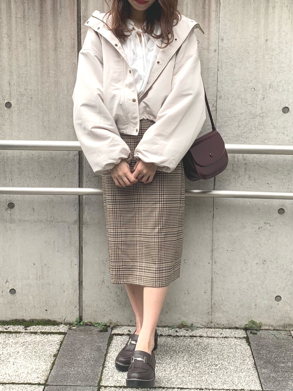 「スカート、マウンテンパーカー、秋のコーデ、プチプラ、プチプラコーデ、マウンパ、秋アウター、apresjour、アプレジュール」｜「apres jourの袖ボリューム2WAYマウンテンパーカー【ZOZOTOWN限定アイテム】19AW★（マウンテンパーカー、ホワイト系）」を使った、apres_jourさん（レディース・158cm）の夏コーディネートの1枚目の写真