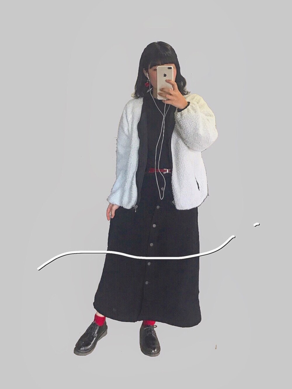 「プチプラ、ブラック、ワンポイントコーデ、ootd、赤、GU、GUコーデ、お洒落さんとつながりたい」｜「GUのアイテム（スカート、ブラック系）」を使った、カナコ☺︎さん（レディース・164cm）の冬コーディネートの1枚目の写真