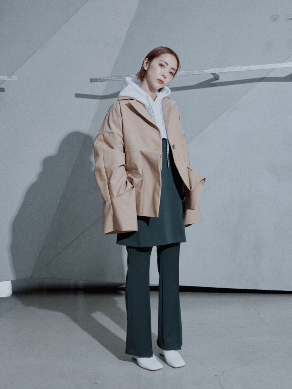 UN3D.（アンスリード）の「ショートオリガミトレンチコート（トレンチ