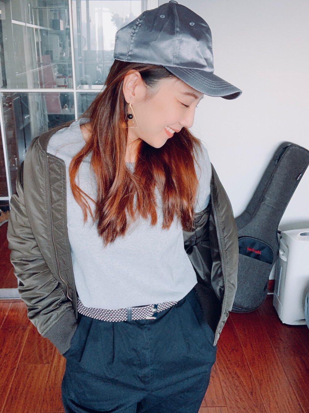 「街头搭配、秋冬コーデ」｜「UNIQLOのアイテム（Tシャツ/カットソー、グレー系）」を使った、kkamoさん（レディース・160cm）の秋コーディネートの1枚目の写真