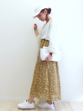 「白キャップ」｜「アイテム（アナログ腕時計）」を使った、haru さん（レディース・161cm）の春コーディネート
