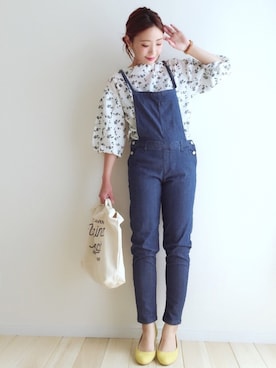 「差し色(黄色)」｜「アイテム（オールインワン・サロペット）」を使った、haru さん（レディース・161cm）の春コーディネート
