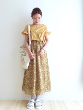 「THE EMPORIUM（ジエンポリアム）のアイテム（スカート）」を使った、haru さん（レディース・161cm）の春コーディネート