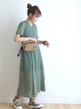 スニーカー ブラウン系 を使った レトロワンピース の人気ファッションコーディネート Wear