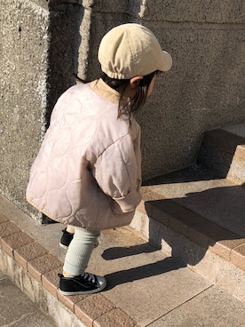 「CONVERSE（コンバース）のアイテム（スニーカー、ブラック系）」を使った、okahoさん（キッズ・120cm）の秋コーディネート