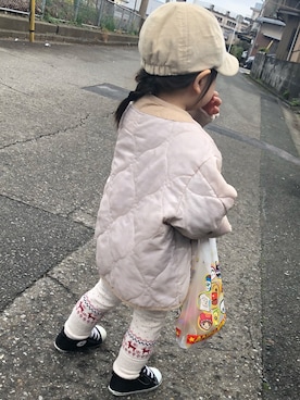 「CONVERSE（コンバース）のアイテム（スニーカー、ブラック系）」を使った、okahoさん（キッズ・120cm）の冬コーディネート