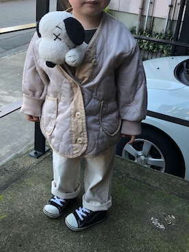 「CONVERSE（コンバース）のアイテム（スニーカー、ブラック系）」を使った、okahoさん（キッズ・120cm）の冬コーディネート