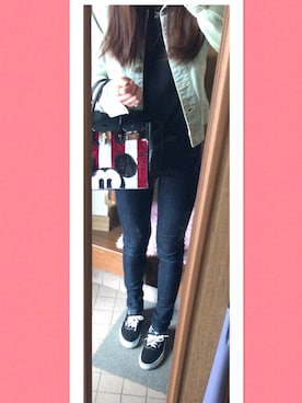 「VANS（バンズ）のアイテム（スニーカー、ブラック系）」を使った、mi29.さん（レディース）の春コーディネート