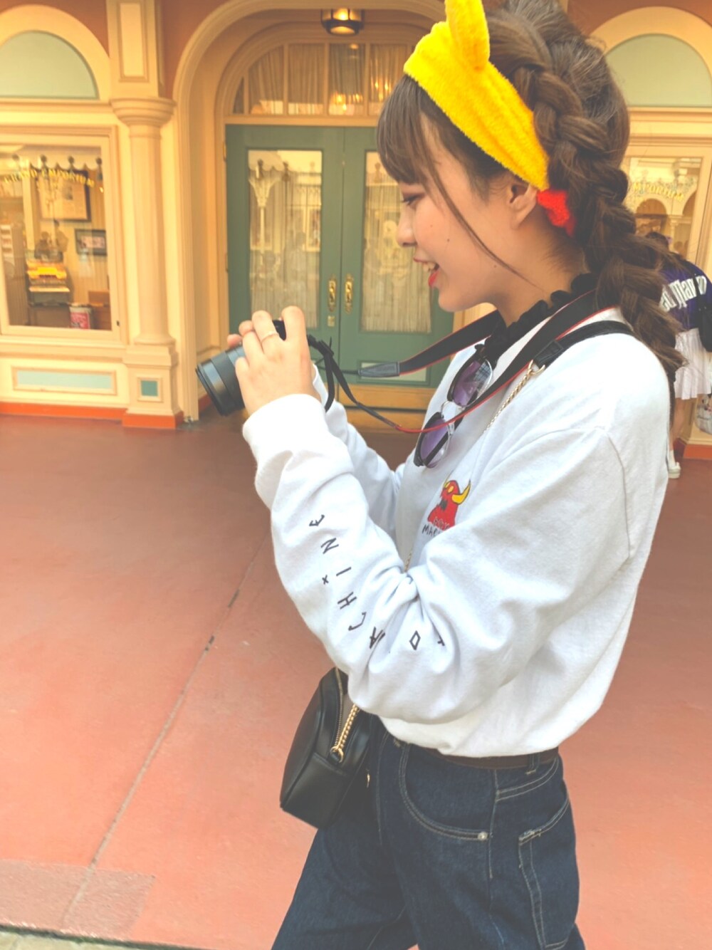 「disney」｜「apres jourのストレートデニム【ZOZOTOWN限定アイテム】（デニムパンツ、ブルー系）」を使った、mさん（レディース・165cm）の冬コーディネートの1枚目の写真