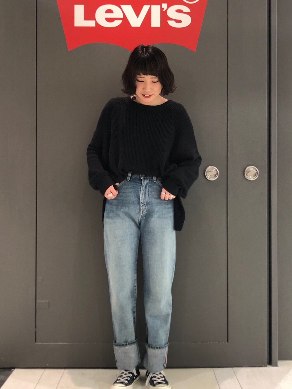「🍑のふく、Levi's、スニーカー、ootd、701」｜「Levi'sのLEVI'S VINTAGE CLOTHING/リーバイスヴィンテージクロージング 1950s 701JEAN/リジットセルビッチデニム                 （デニムパンツ、ブルー系）」を使った、も も かさん（レディース・157cm）の冬コーディネートの1枚目の写真