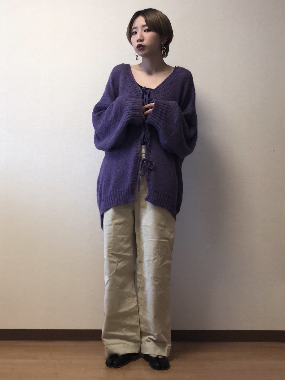 「ootd、ゆるゆる、コーデュロイ、モヘアニット、Kastane、パープル、きれいめカジュアル、秋コーデ」｜「Kastaneのモヘアニットカーディガン（カーディガン/ボレロ、パープル系）」を使った、も も かさん（レディース・157cm）の秋コーディネートの1枚目の写真