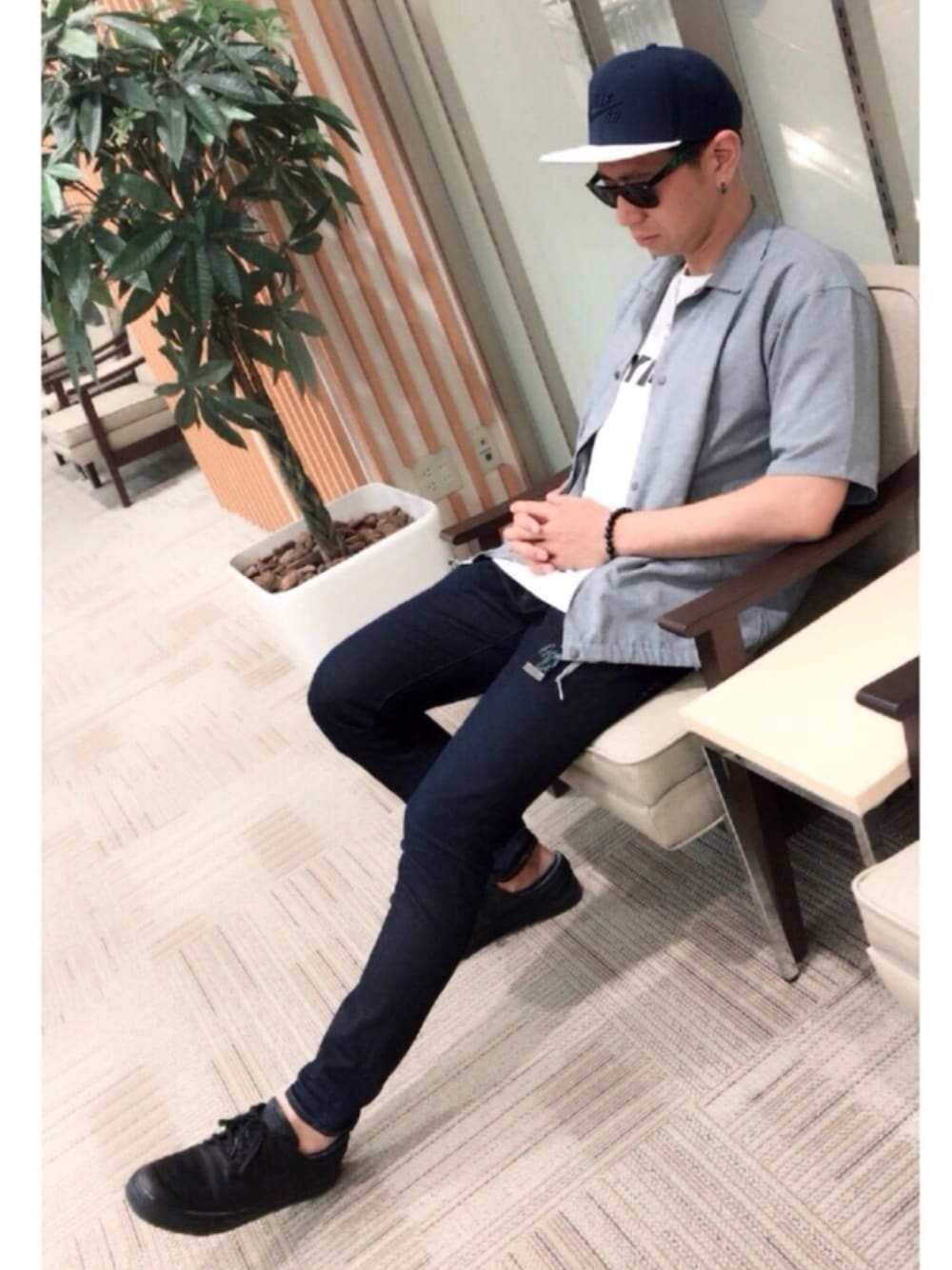 「G-STAR RAW(G-STAR RAW)、RAGEBLUE、nike sb 、休日スタイル、シンプルコーデ、春コーデ、夏コーデ、デニム、スニーカー、サングラス」｜「NIKE SBのNIKE （ナイキ） SBスナップバックキャップ (087)（キャップ、ブルー系）」を使った、#yutaさん（メンズ・176cm）の春コーディネートの1枚目の写真