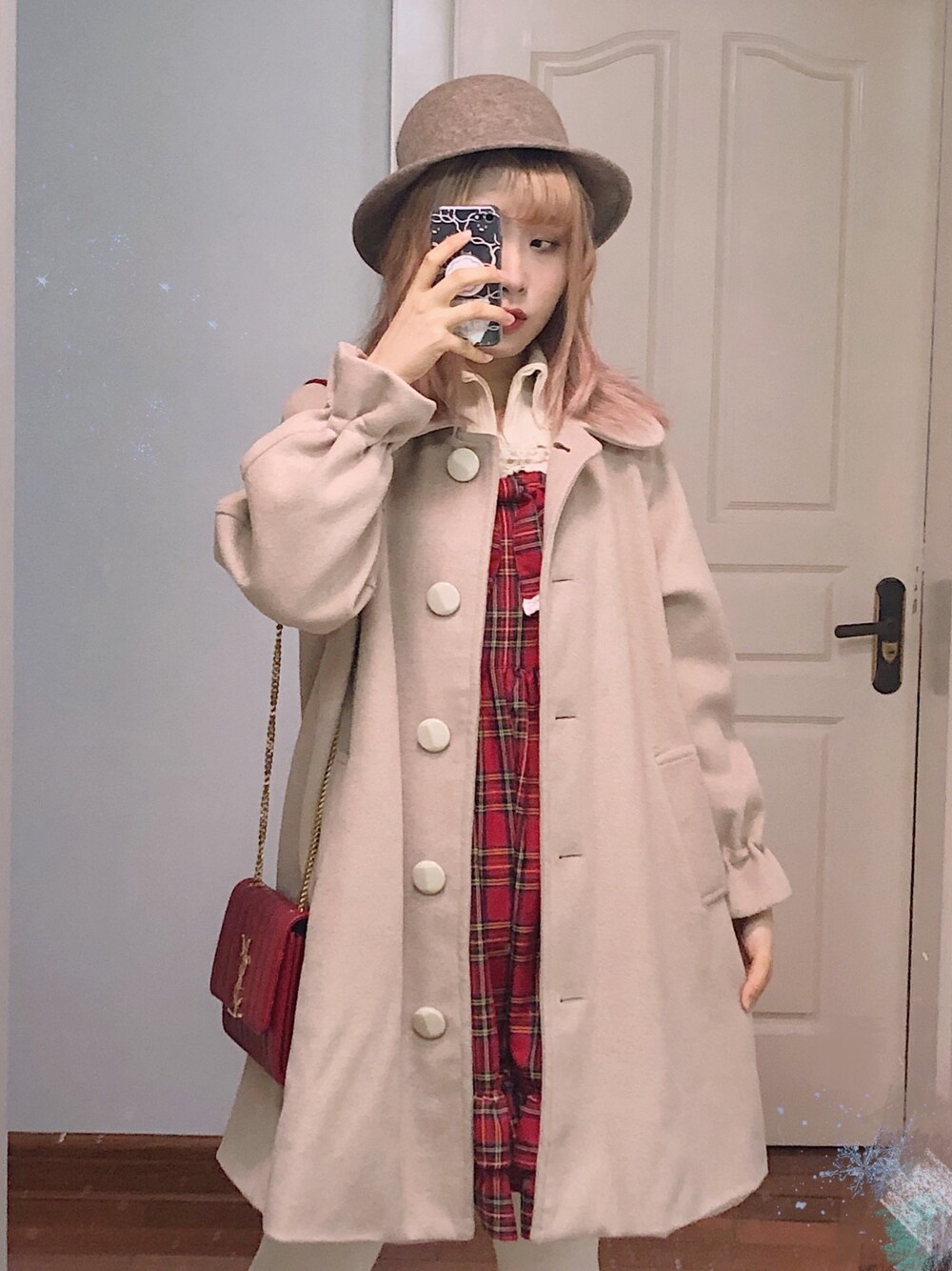 「ootd、christmas、休日スタイル、lolitafashion、BABY, THE STARS SHINE BRIGHT」｜「YSLのアイテム（バッグ、レッド系）」を使った、Mauvemailさん（レディース・170cm）の冬コーディネートの1枚目の写真