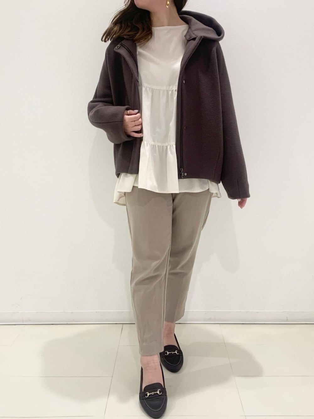 「12Twelve Agenda、ロぺピクニック(ROPE' PICNIC)、ViS、ブラウンコーデ、ベージュコーデ、152cm、152cmコーデ」｜「VISのアイテム（シャツ/ブラウス、ベージュ系）」を使った、mimimiさん（レディース・152cm）の秋コーディネートの1枚目の写真