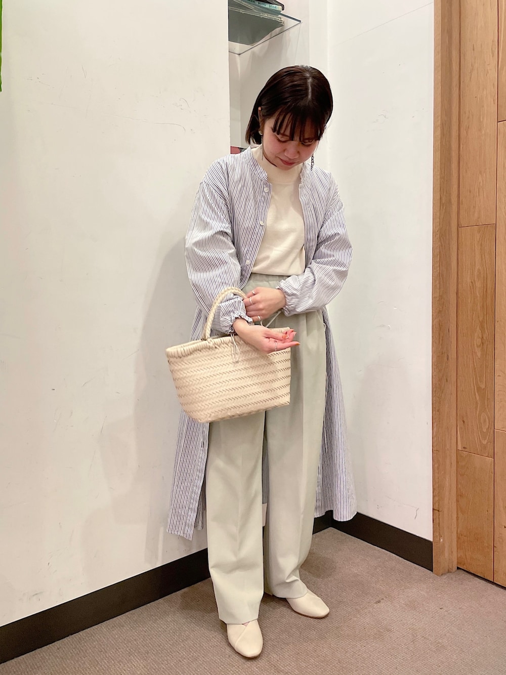 「アーバンリサーチドアーズ、URBAN RESEARCH DOORS、RODE SKO、GYMPHLEX、春、シャツ、シャツワンピ、着回しコーデ、春カラースタイル、グリーン」｜「GYMPHLEXのアイテム（シャツワンピース、その他）」を使った、ホンダ マユさん（レディース・152cm）の春コーディネートの1枚目の写真