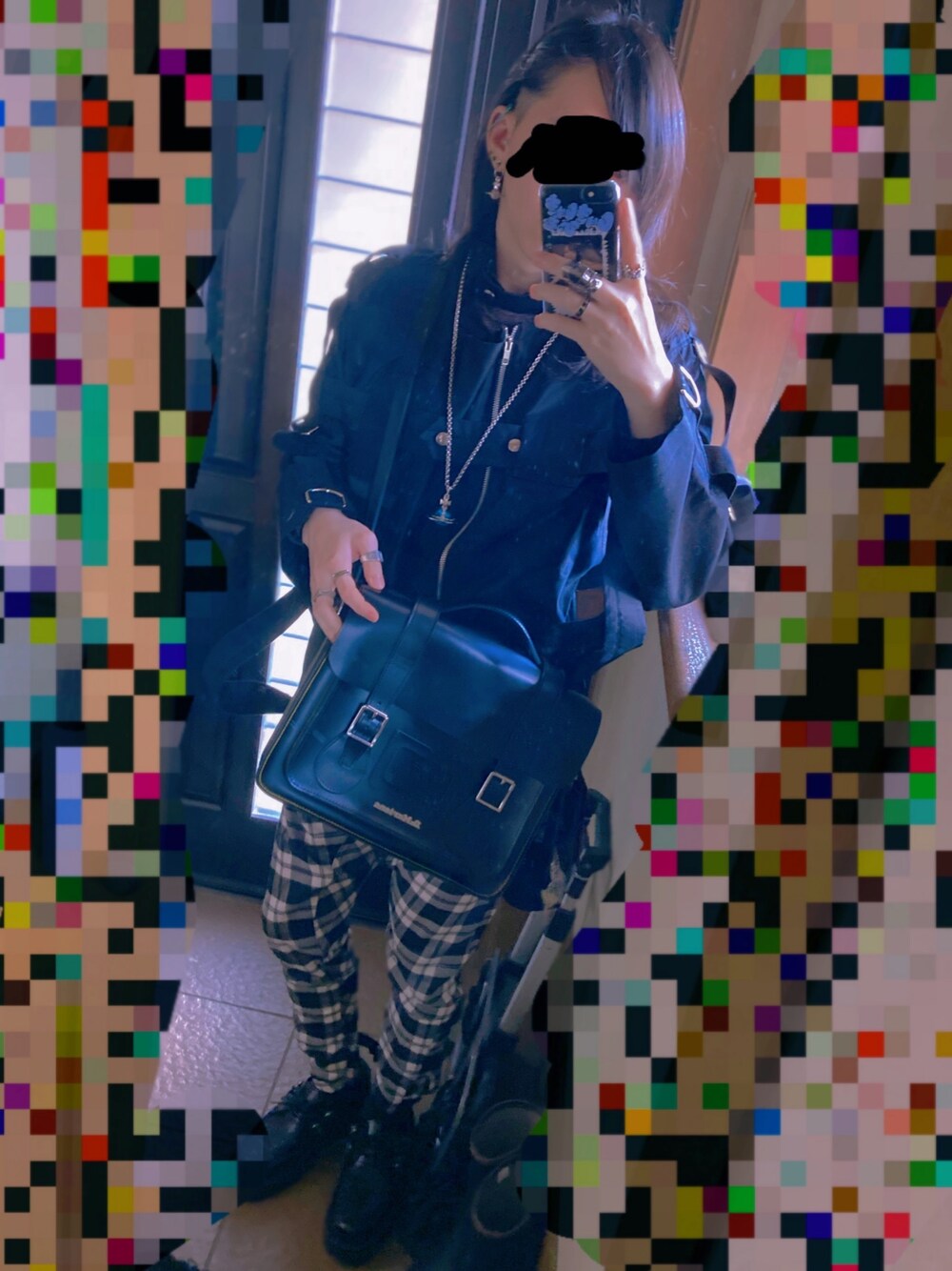 「セディショナリーズ、666、Vivienne Westwood、パンク、LONG CLOTHING、Dr.Martens」｜「Dr. MartensのDr Martens Leather Satchel 15 Inch（メッセンジャーバッグ、ブラック系）」を使った、トトトさん（メンズ・166cm）の春コーディネートの1枚目の写真