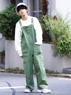 「ラブアンドピース2020」｜「アイテム（サロペット/オーバーオール）」を使った、斉藤慎也さん（メンズ・170cm）の秋コーディネート
