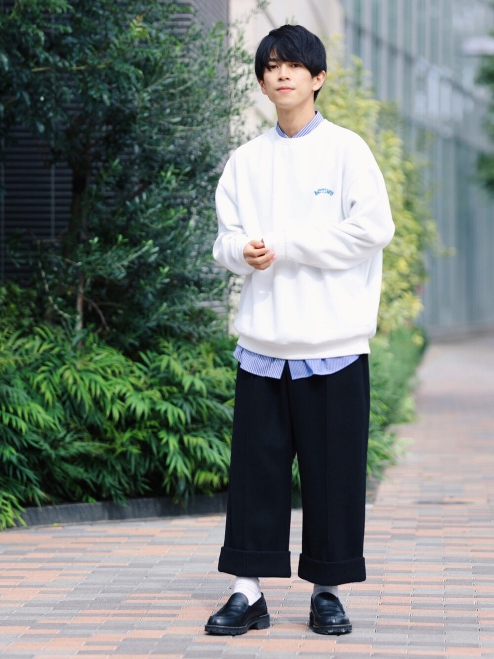 「wearhalloween2020、カジュアルコーデ、オトナカジュアル、シンプルコーデ、おしゃれさんと繋がりたい、低身長、プチプラ」｜「UNIQLOのアイテム（シャツ/ブラウス、ブルー系）」を使った、斉藤慎也さん（メンズ・170cm）の秋コーディネートの1枚目の写真