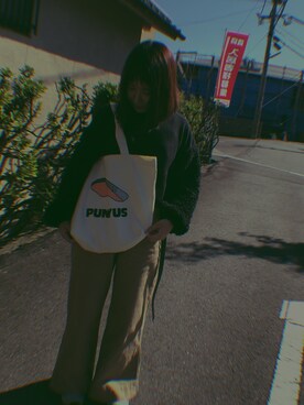 「PUNYUS（プニュズ）のアイテム（トートバッグ）」を使った、チャコさん（レディース・153cm）の秋コーディネート