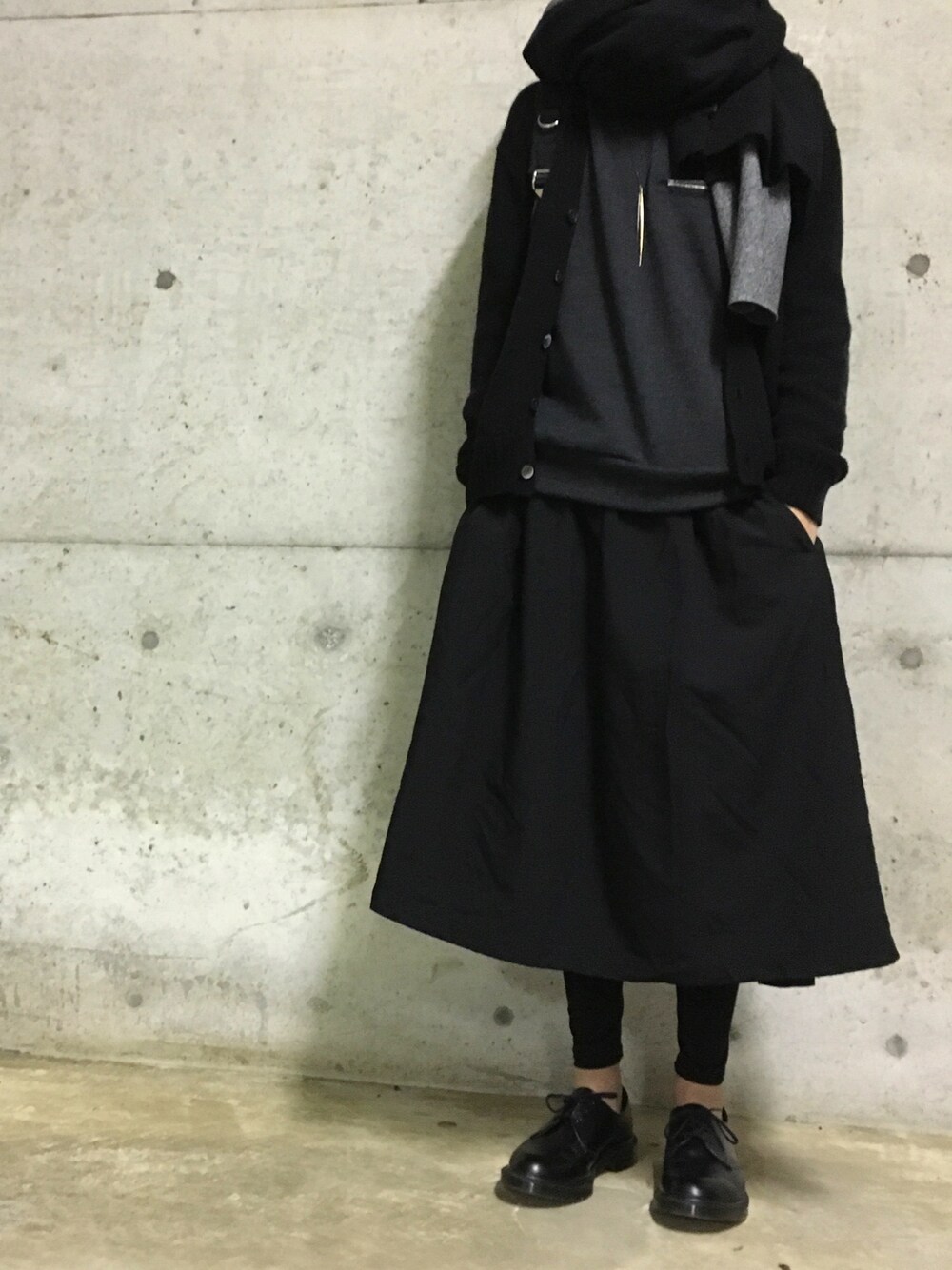 「自己満」｜「BLACK COMME des GARCONSのアイテム（スカート、ブラック系）」を使った、arakiさん（メンズ・176cm）の冬コーディネートの1枚目の写真