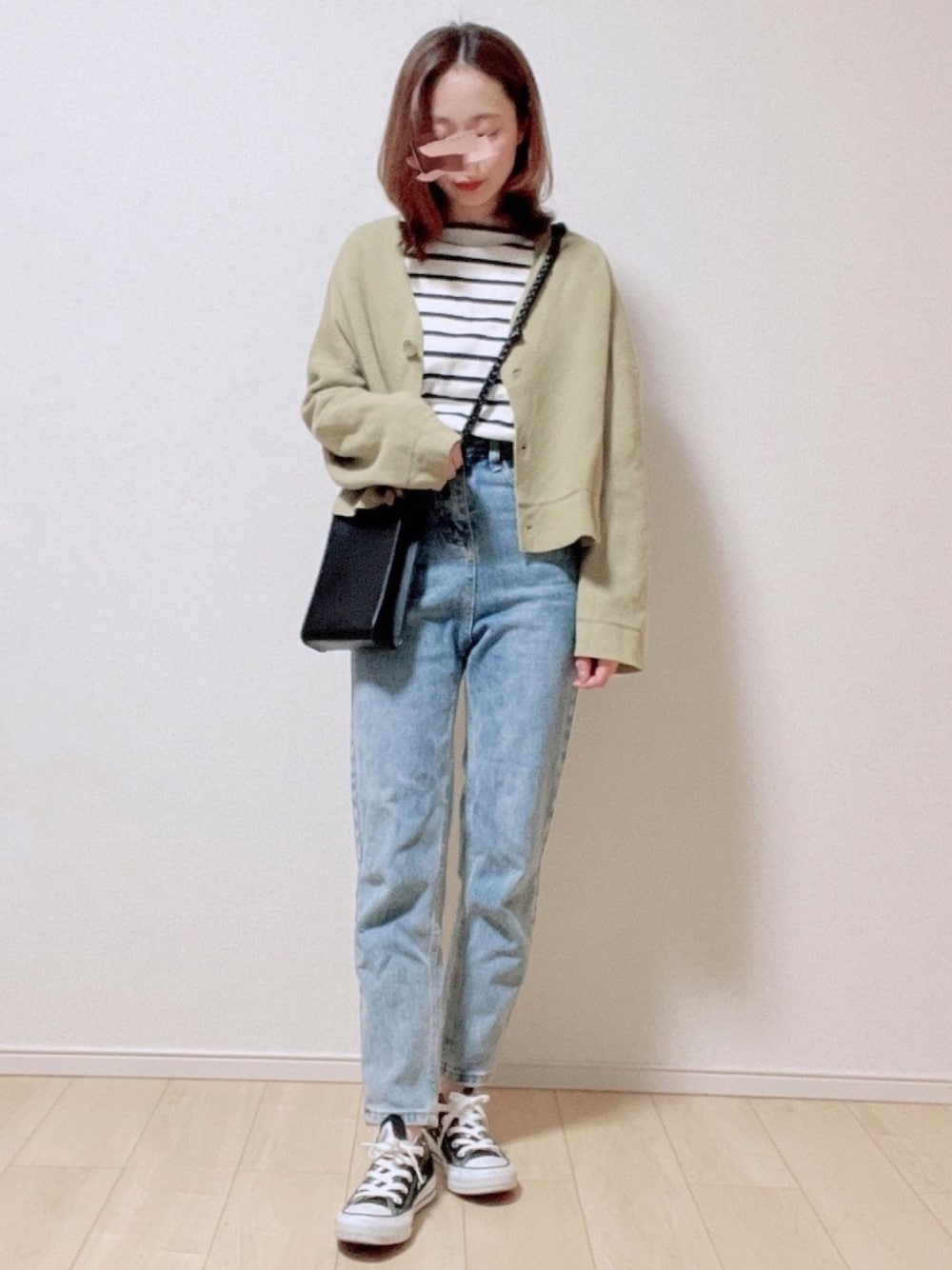 「カジュアルコーデ、春コーデ、低身長、プチプラ、シンプル、カーディガン、デニム、スニーカー、ボーダー、UNIQLO」｜「UNIQLOのアイテム（トップス、グリーン系）」を使った、𝕡𝕪𝕠𝕟 ⋆⑅さん（レディース・152cm）の春コーディネートの1枚目の写真