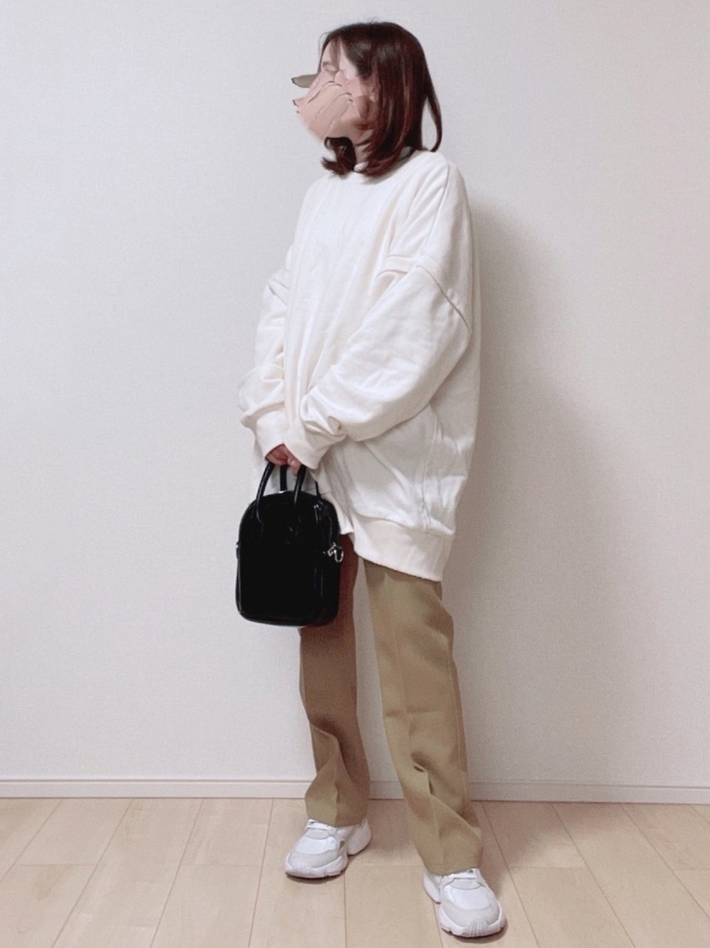 「シンプル、春、カジュアル、オーバーサイズ、カーディガン、カラーパンツ、スニーカー、低身長、おしゃれさんと繋がりたい、ラフ」｜「Kastaneの【WEB限定サイズ0あり】ハイウエストカラーバリエスラックスパンツ（スラックス、イエロー系）」を使った、𝕡𝕪𝕠𝕟 ⋆⑅さん（レディース・152cm）の春コーディネートの1枚目の写真