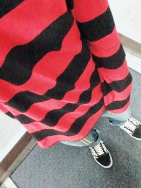 「GU（ジーユー）のアイテム（Tシャツ/カットソー、レッド系）」を使った、鈴木はるさん（メンズ・165cm）の秋コーディネート