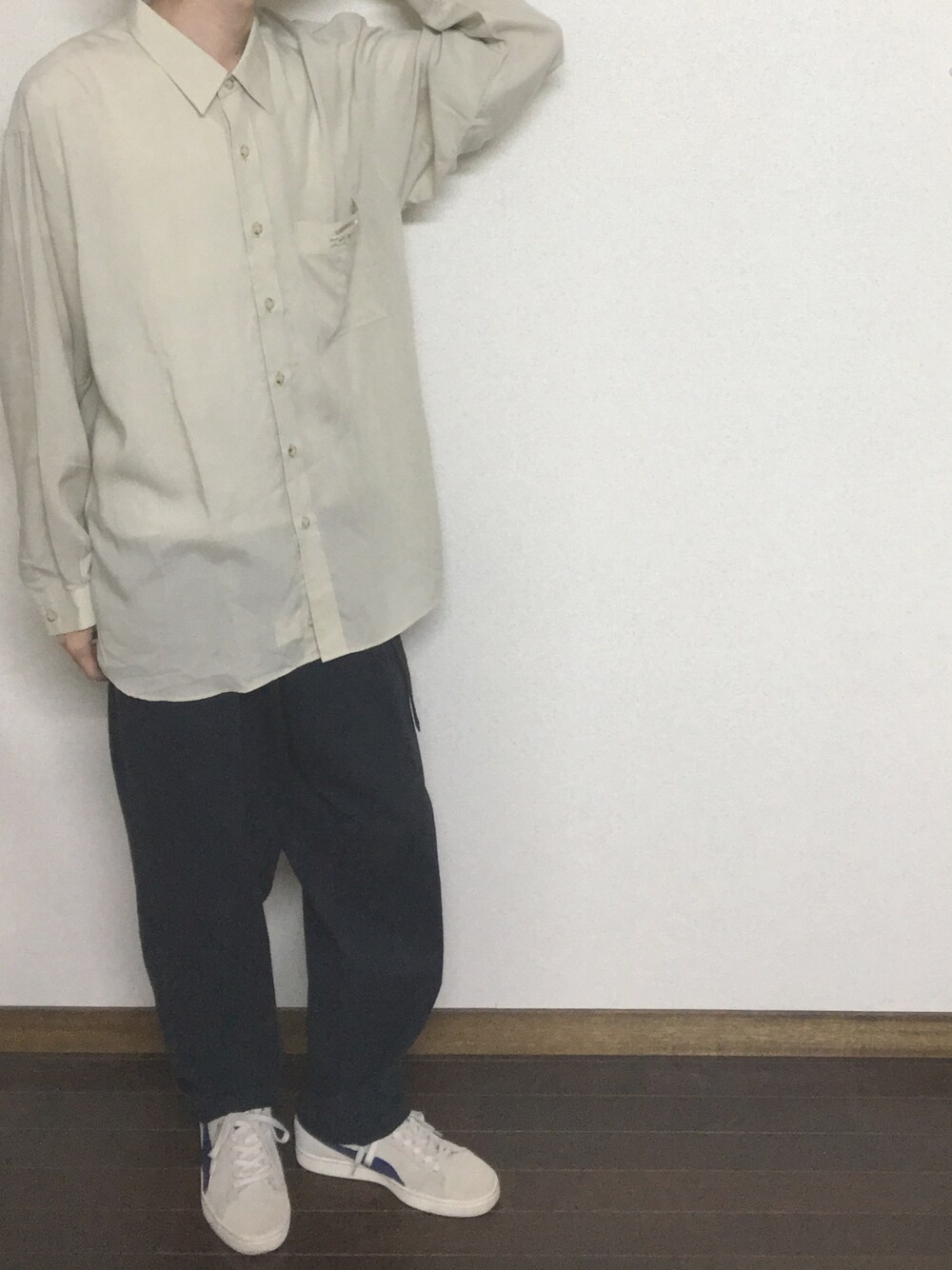 「ヨーロッパ風、Aramis、COMME des GARCONS HOMME、pumasuede、フォローお願いします」｜「Aramisのアイテム（シャツ/ブラウス、ベージュ系）」を使った、Rikuoさん（メンズ・180cm）の春コーディネートの1枚目の写真