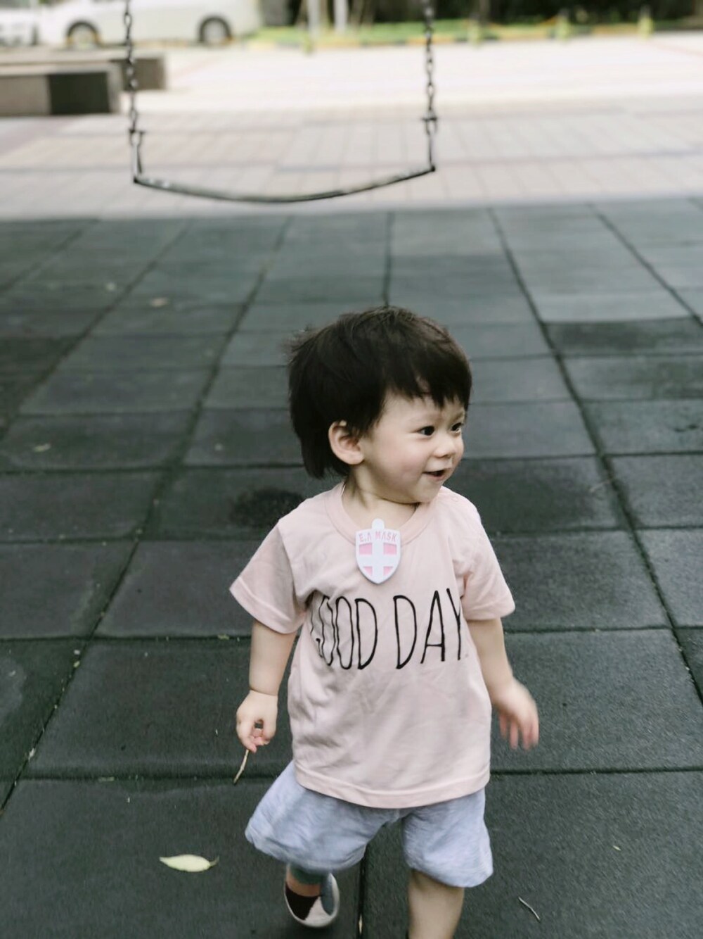 「ベビーコーデ」｜「b・ROOMのアイテム（Tシャツ/カットソー、ピンク系）」を使った、Eliza Hさん（キッズ・80cm）の夏コーディネートの1枚目の写真
