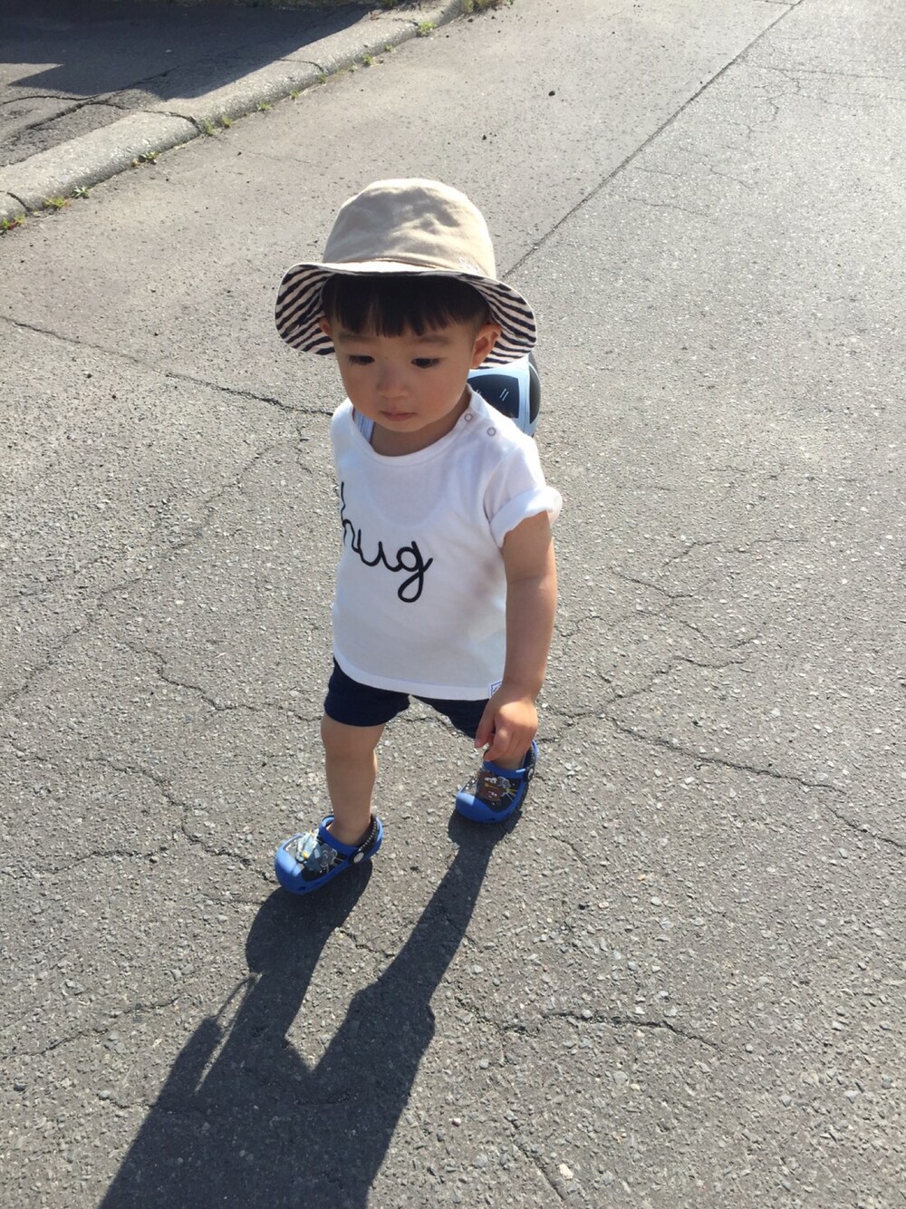 「シンプルコーデ、男の子、まえがみぱっつん、2歳、SHIPS KIDS、こどもビームス」｜「こども ビームスのアイテム（Tシャツ/カットソー、ホワイト系）」を使った、RYOUGAさん（キッズ・80cm）の夏コーディネートの1枚目の写真