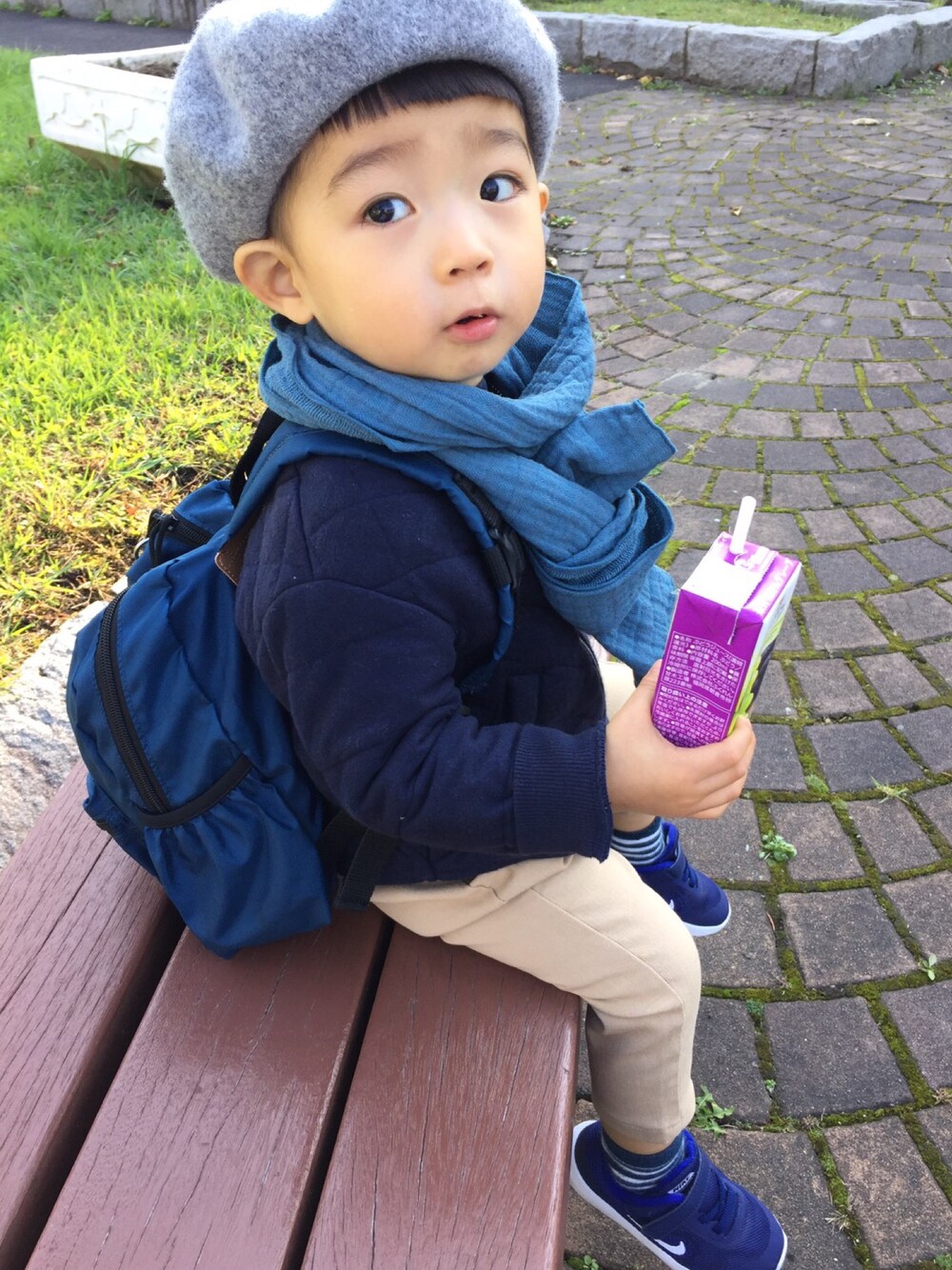 「おとこのこ、パッツン前髪、2歳3ヶ月」｜「no brandのアイテム（ハンチング/ベレー帽、グレー系）」を使った、RYOUGAさん（キッズ・80cm）の秋コーディネートの1枚目の写真