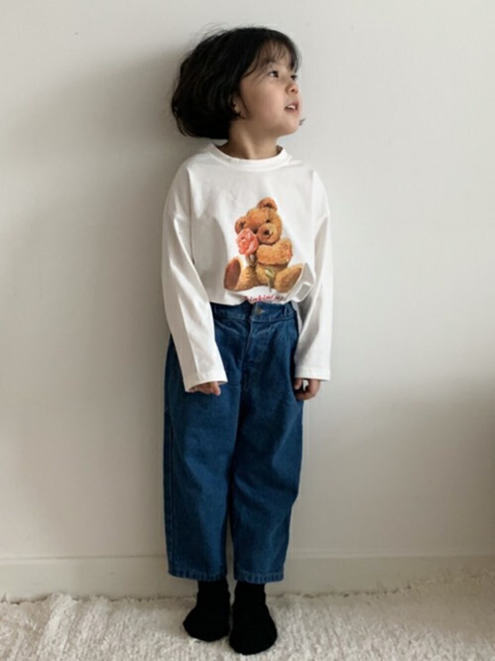 「Tシャツ、dholic、デニムパンツ、子供服、キッズコーデ、韓国子供服、プリントT、カジュアルコーデ、キッズファッション、dholickids」｜「DHOLIC kidsの[erinj] ベアープリントTシャツ(junior)（Tシャツ/カットソー、ホワイト系）」を使った、DHOLICkidsさん（キッズ・100cm）の春コーディネートの1枚目の写真