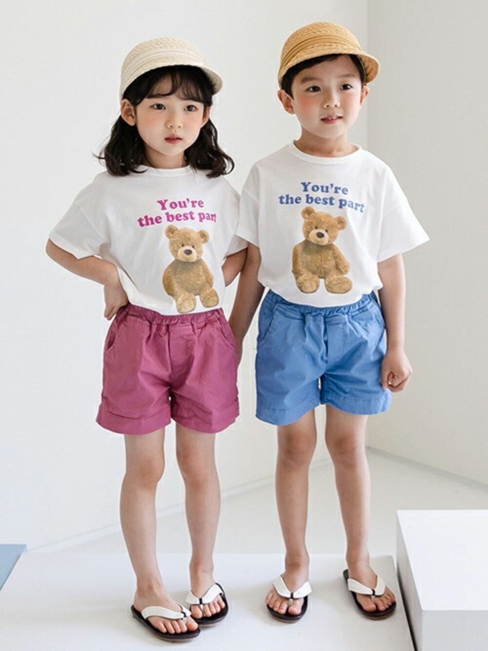 「ショートパンツ、Tシャツ、dholic、キッズコーデ、韓国子供服、キッズ、ベアー、夏コーデ、おそろいコーデ、dholickids」｜「DHOLIC kidsの[churros] ステッチラインショートパンツ(kids)（その他パンツ、ブルー系）」を使った、DHOLICkidsさん（キッズ・100cm）の春コーディネートの1枚目の写真