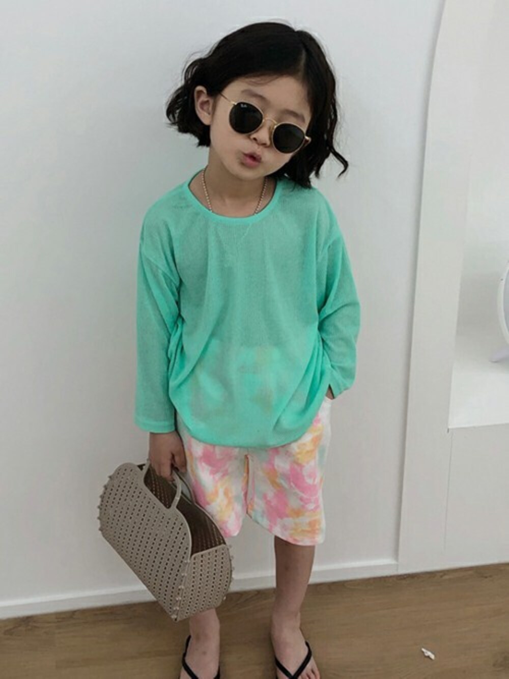「タイダイ柄、dholic、ロンT、ハーフパンツ、キッズコーデ、リブニット、韓国子供服、シアーシャツ、夏コーデ、dholickids」｜「DHOLIC kidsの[zukini] タイダイハーフパンツ(kids)（その他パンツ、ピンク系）」を使った、DHOLICkidsさん（キッズ・100cm）の春コーディネートの1枚目の写真