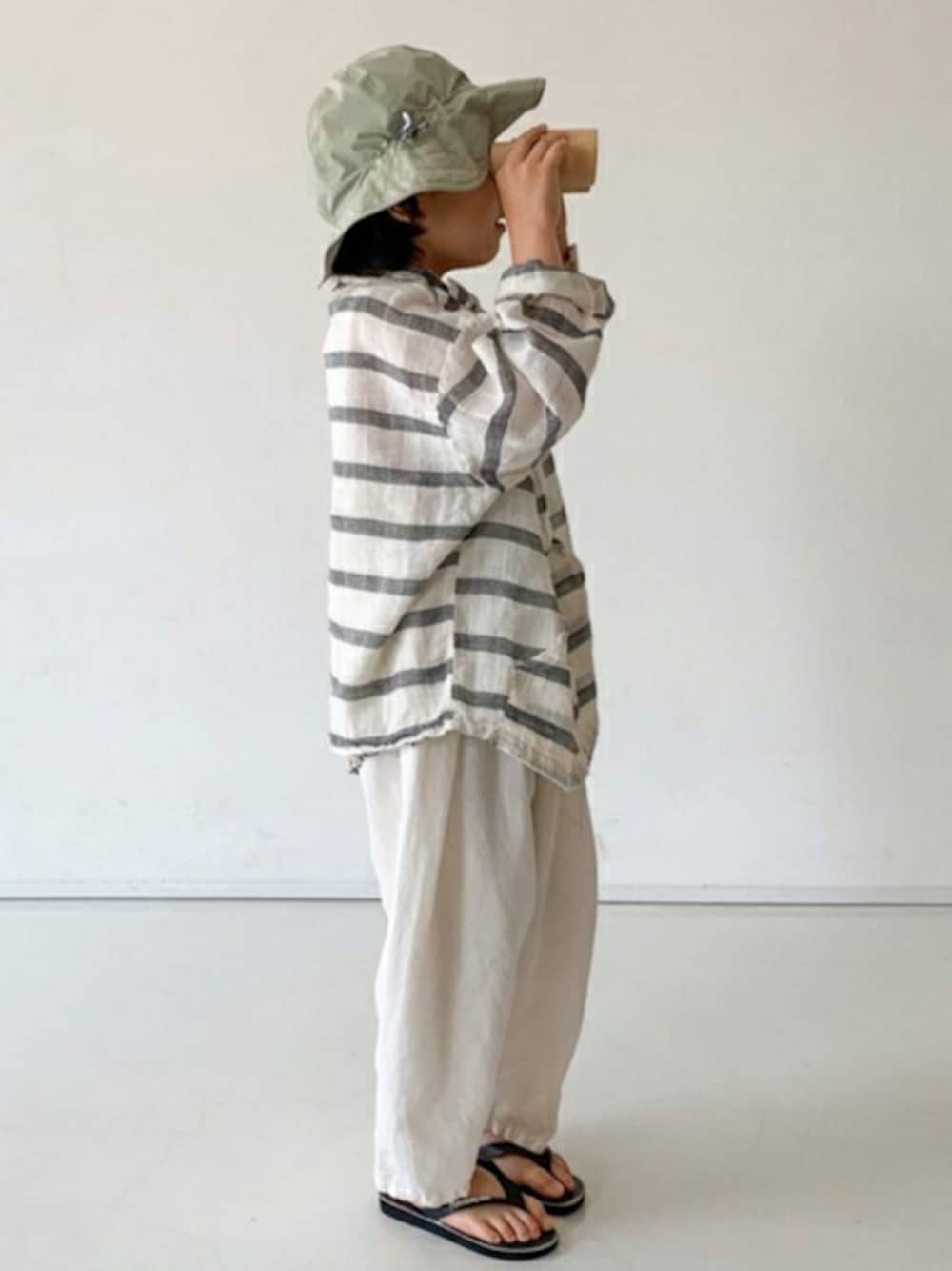 「ジャケット、ボーダー、パーカー、dholic、リネン、白パンツ、韓国子供服、楽チンコーデ、リネンパンツ、dholickids」｜「DHOLIC kidsの[The lalala] リネン混ルーズパンツ（その他パンツ、ホワイト系）」を使った、DHOLICkidsさん（キッズ・100cm）の春コーディネートの1枚目の写真