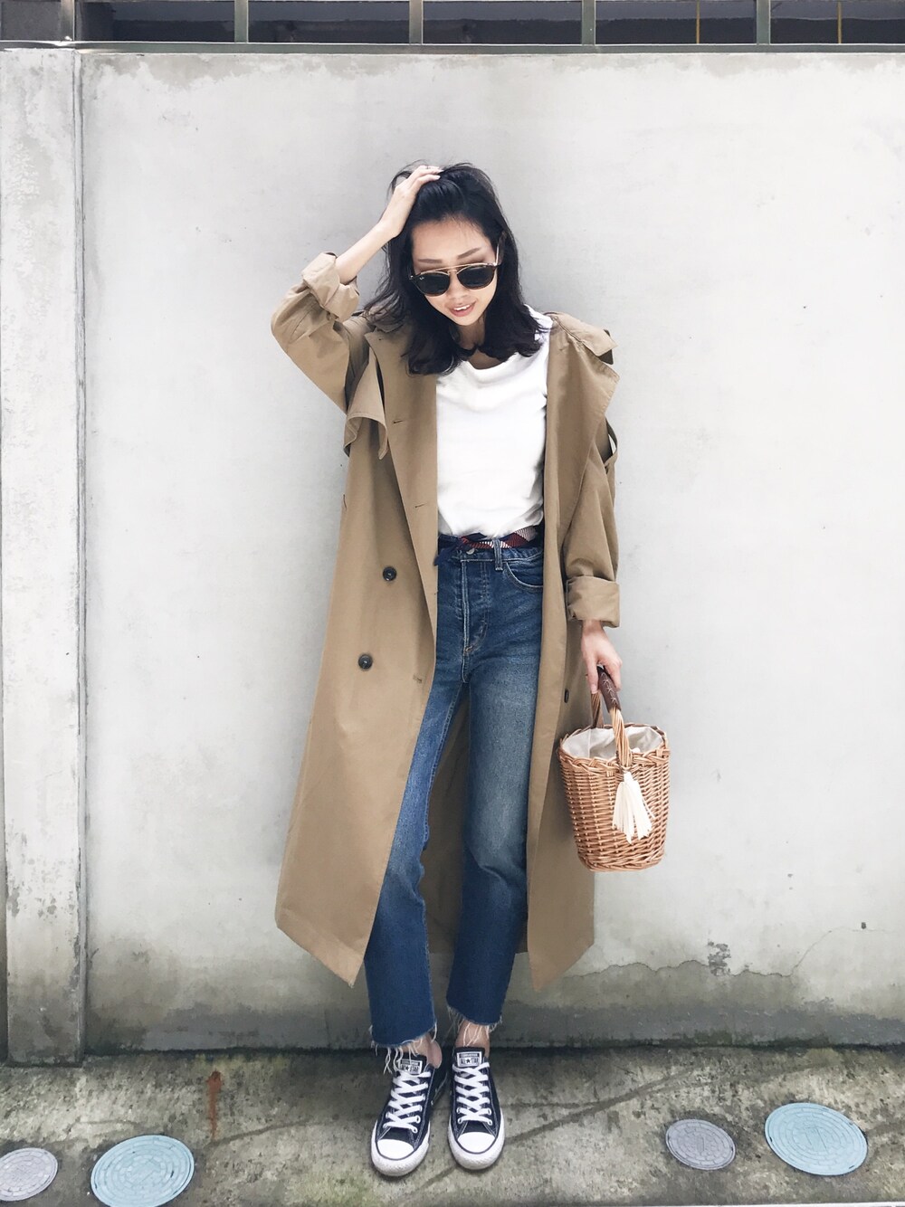 「trench coat、wind coat 、ZARA、niko and ...、converse、ALL STAR、H&M、summer、autumn」｜「H&Mのアイテム（デニムパンツ、ブルー系）」を使った、W.さん（レディース・164cm）の秋コーディネートの1枚目の写真