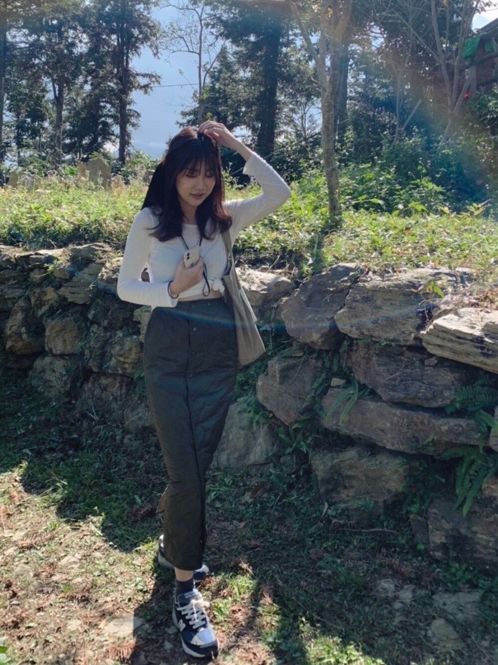「THE NORTH FACE、lavishgate、new balance 993、New Balance、sneakers、beautiful people、ootd」｜「Lavish Gateのアイテム（スカート、グリーン系）」を使った、W.さん（レディース・164cm）の冬コーディネートの1枚目の写真