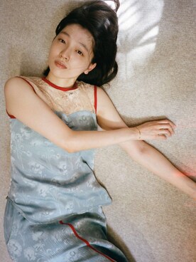 「mame（マメ）のアイテム（Tシャツ/カットソー）」を使った、小谷実由さん（レディース・167cm）の冬コーディネート