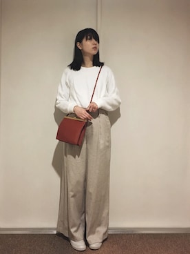 「CELINE」｜「アイテム（スウェット）」を使った、小谷実由さん（レディース・167cm）の冬コーディネート