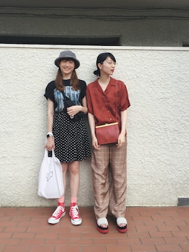 「レッドコーデ」｜「アイテム（サンダル）」を使った、小谷実由さん（レディース・167cm）の夏コーディネート