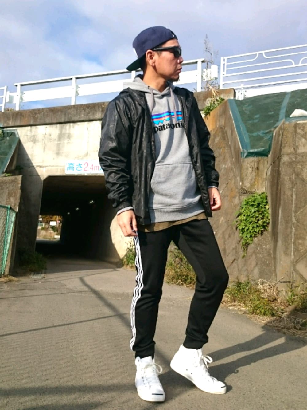 「アイラブCONVERSE、コンバース、ジャックパーセル、パタゴニア、パーカー、adidas、キャップ、アスレジャー」｜「STUSSYのStussy x STARTER Stock Baseball Cap（キャップ、ブルー系）」を使った、Kemujiさん（メンズ・170cm）の冬コーディネートの1枚目の写真