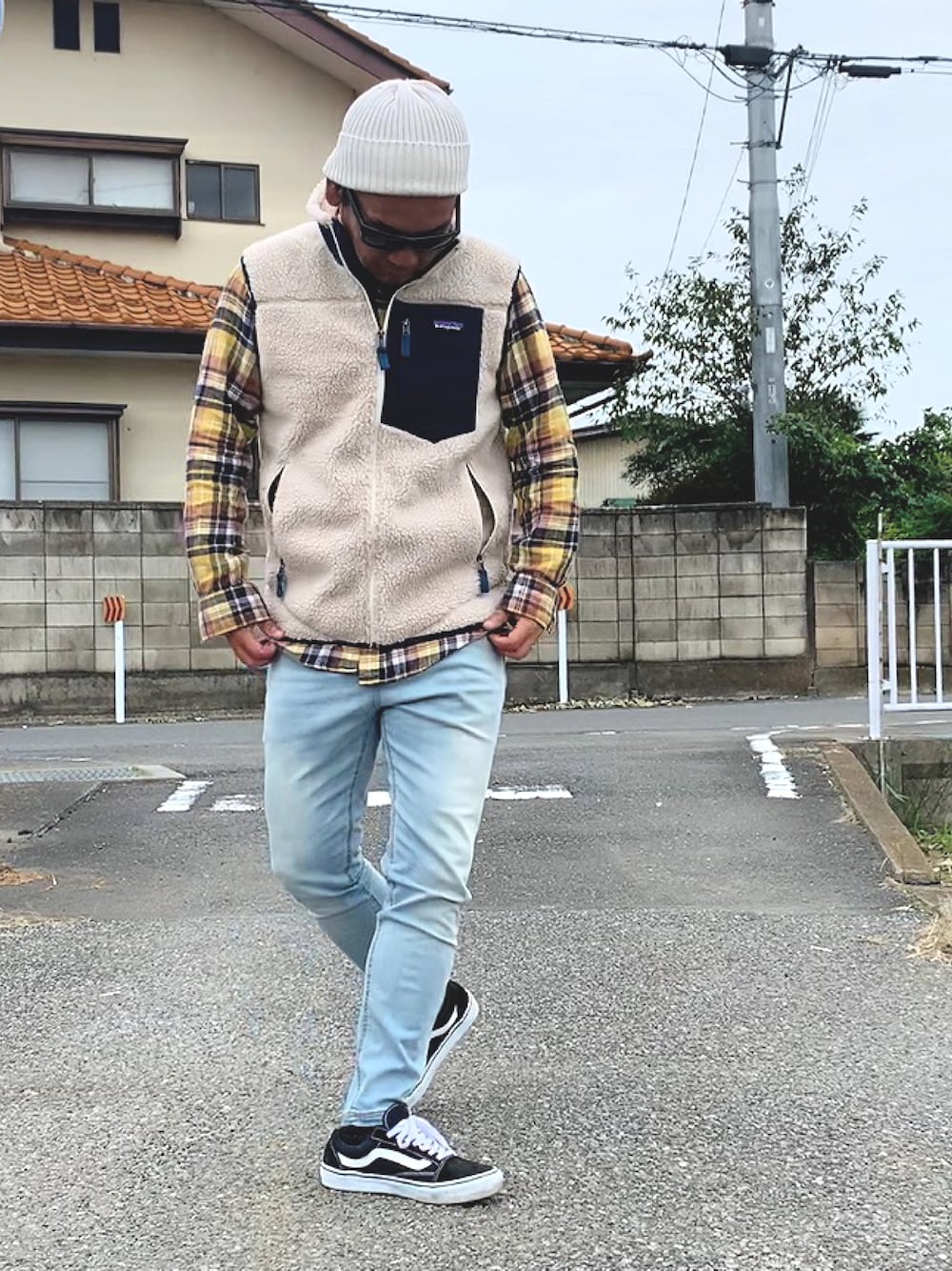 「秋コーデ、ニット帽、ベスト、レトロX、パタゴニア、patagonia、チェックシャツ、VANS、オールドスクール」｜「無印良品のアイテム（ニットキャップ/ビーニー、ホワイト系）」を使った、Kemujiさん（メンズ・170cm）の秋コーディネートの1枚目の写真