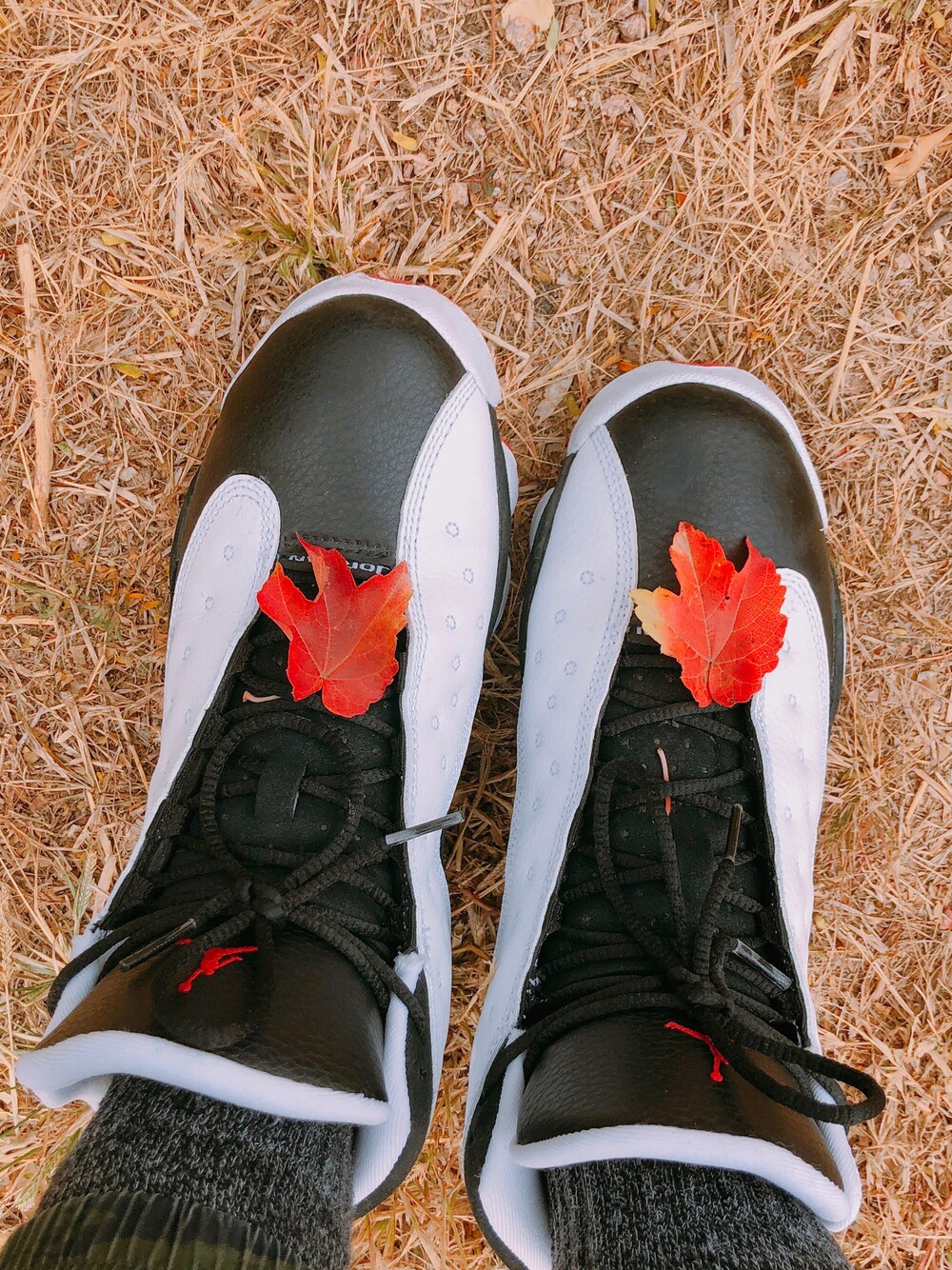 「秋コーデ」｜「AIR JORDANのアイテム（スニーカー、ホワイト系）」を使った、王不很二さん（レディース・169cm）の秋コーディネートの1枚目の写真