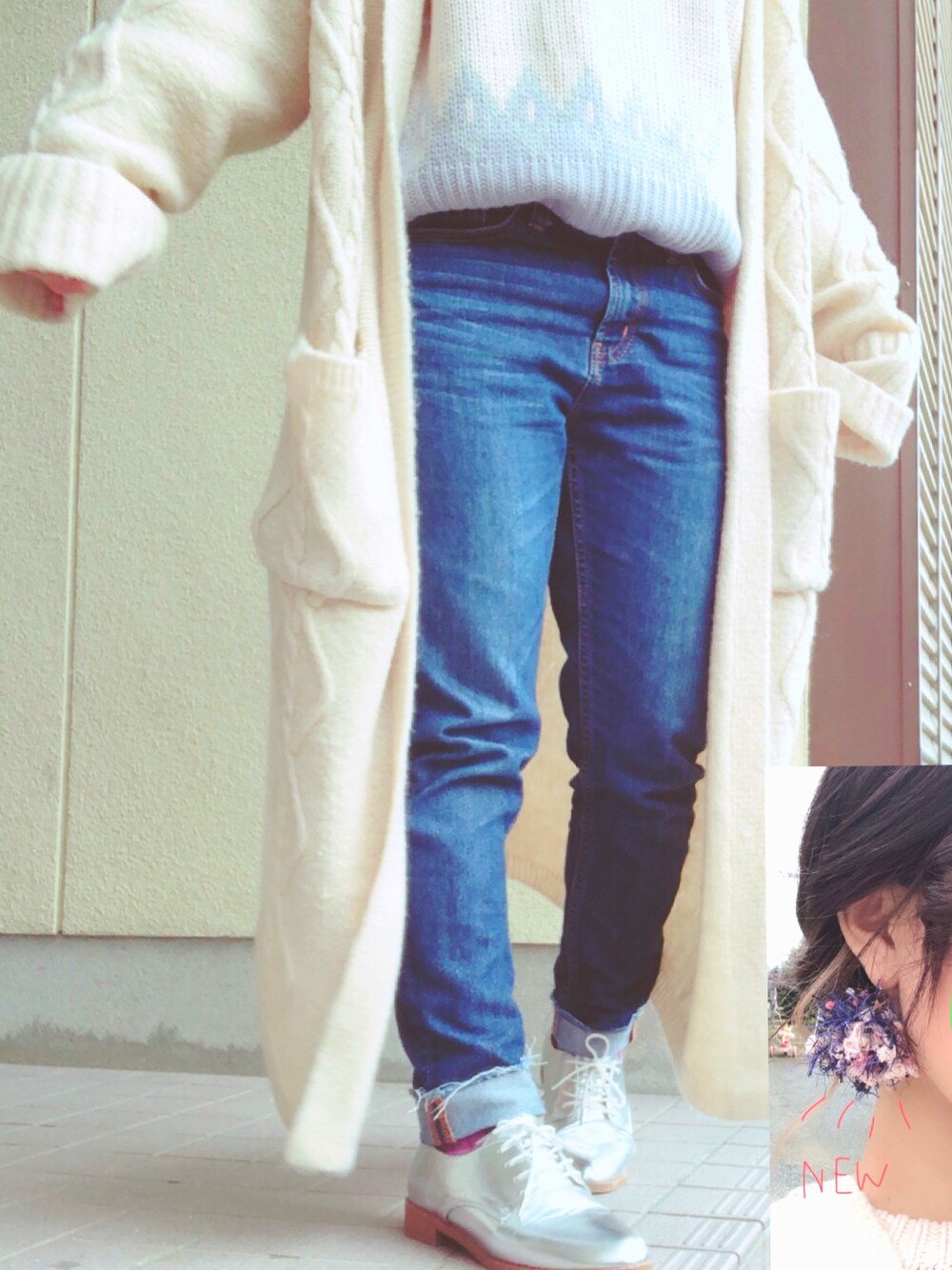 「ニット、ロングカーディガン、ローファー」｜「AZUL by moussyのアイテム（デニムパンツ、ブルー系）」を使った、もんかじさん（レディース・148cm）の冬コーディネートの1枚目の写真