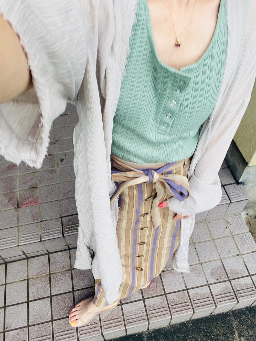 「おしゃれさんと繋がりたい、ガウン、グリーン、タイトスカート、夏コーデ」｜「GRLのアイテム（タンクトップ、グリーン系）」を使った、もんかじさん（レディース・148cm）の夏コーディネートの1枚目の写真
