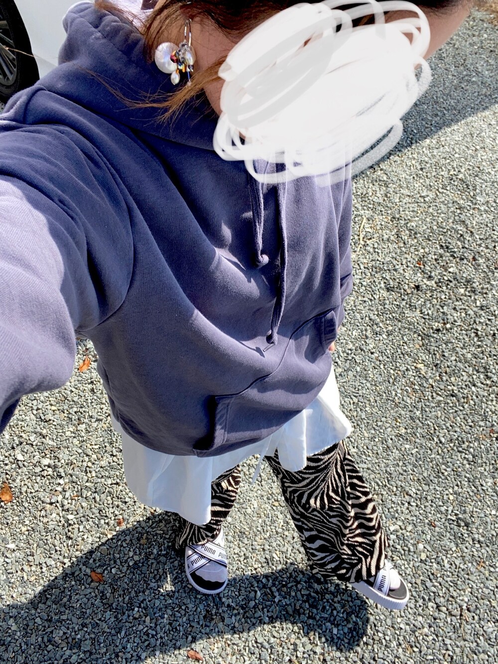「ゼブラ柄、イージーパンツ、PUMA、サンダル、ラクチンコーデ」｜「apres jour mignonのアイテム（その他パンツ、ブラック系）」を使った、もんかじさん（レディース・148cm）の春コーディネートの1枚目の写真