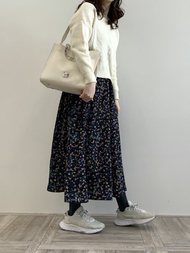 「オフホワイト」｜「アイテム（トートバッグ）」を使った、オグラさん（レディース・166cm）の冬コーディネート