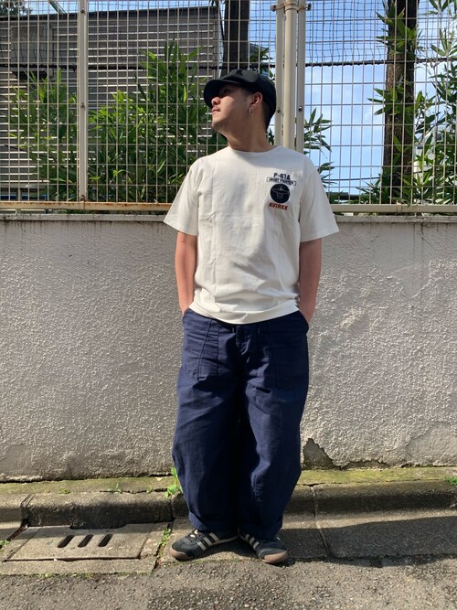kazuki is wearing AVIREX "刺繍Tシャツ　ハマーフィールド/S/S EMBROIDERED T-SHIRT HAMMER FIELD"